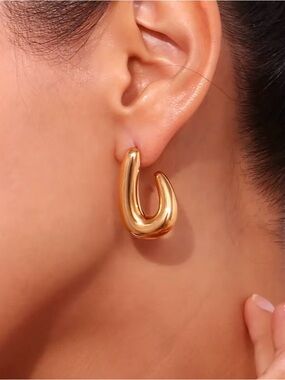 Gold Sculptural Hoop Earrings 
Waterproof 
Stainless Steel